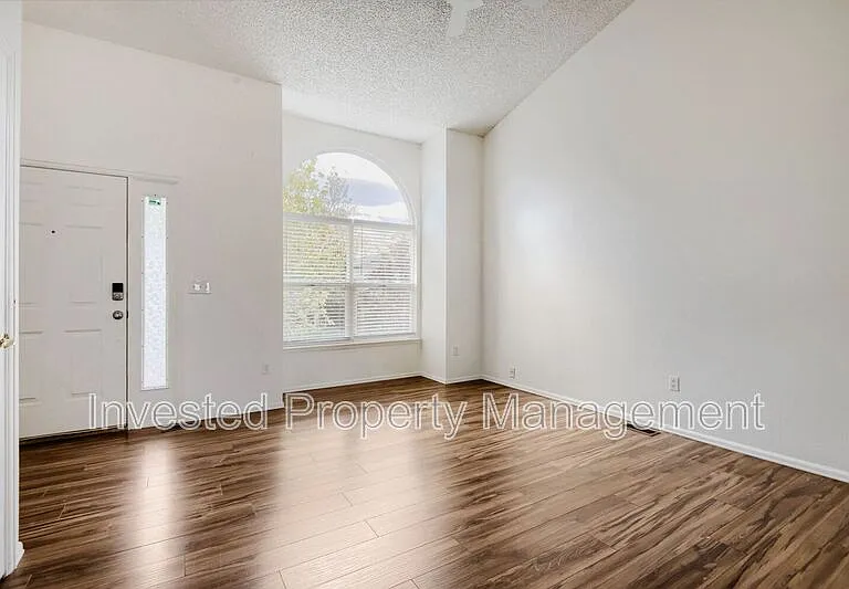 19107 E Bellewood Dr — Photo 2