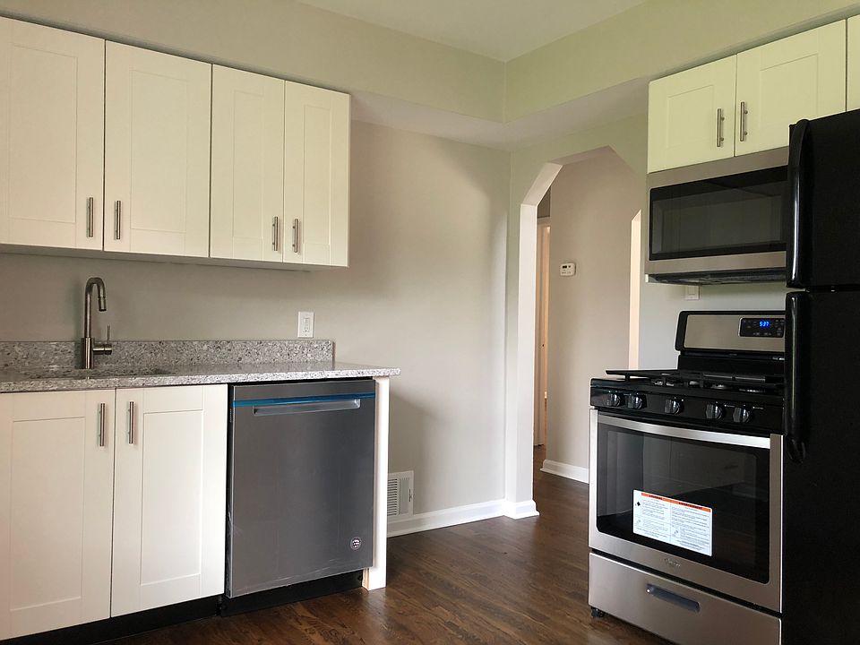 2nd image of 3111 N Vermont Ave