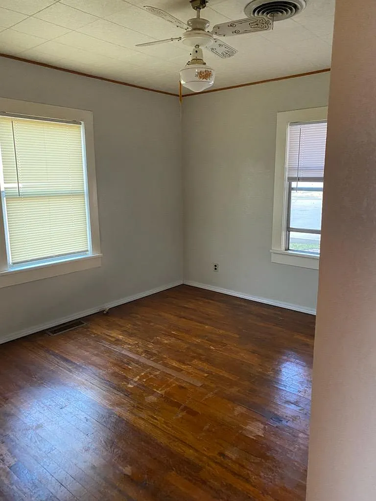 3 bed, 1.5 bath, 1580 sqft, $1,100 — Photo 3