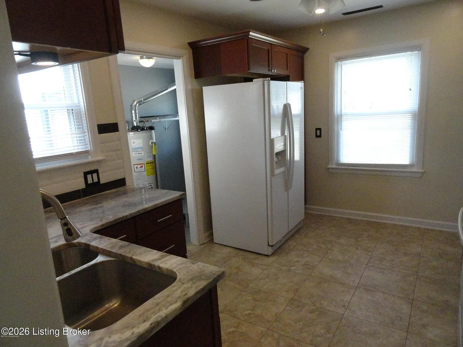 2 bed, 1.0 bath, 1130 sqft, $2,000 — Photo 4