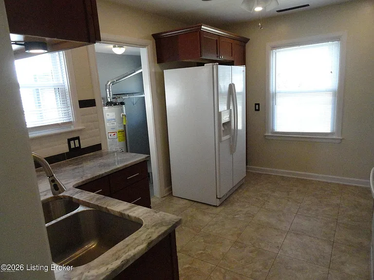 502 Harris Pl — Photo 4
