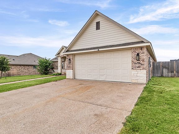 5th image of 370 Frederick Dr