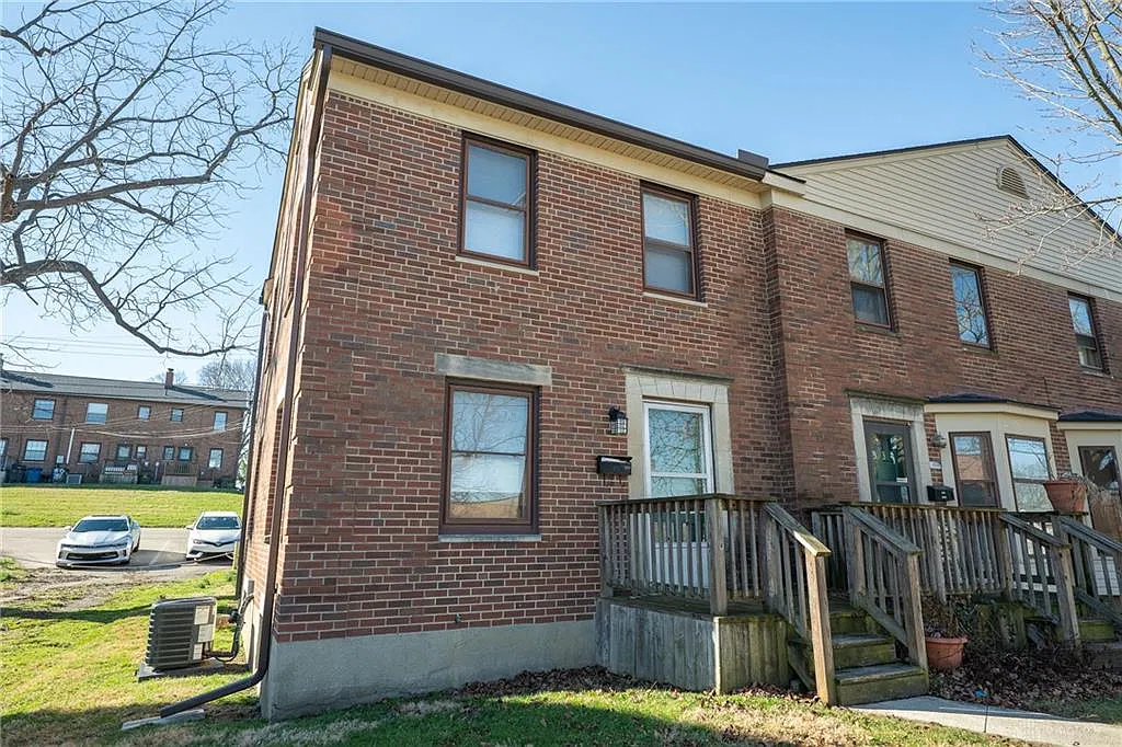 2 bed, 912 sqft, $880 — Photo 1