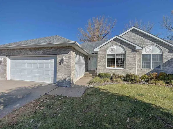 125 E 16th St, West Liberty, IA 52776