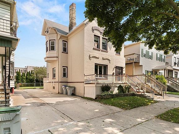 2nd image of 1610 N Humboldt Ave