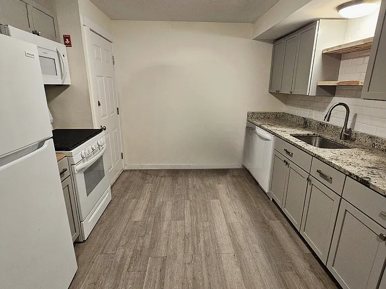 40 Grondin Dr — Photo 1