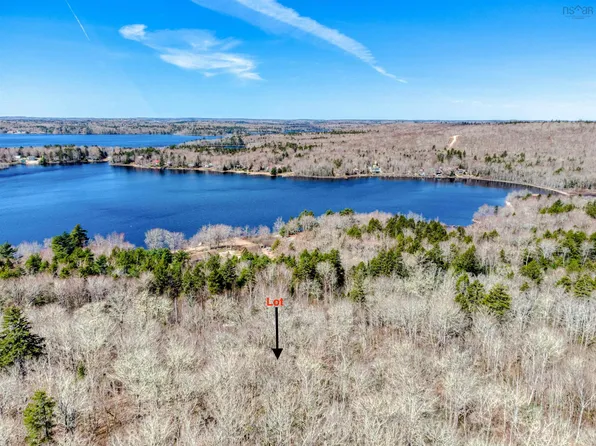 26 Hemlock Dr, Chester, NS B0J 2M0