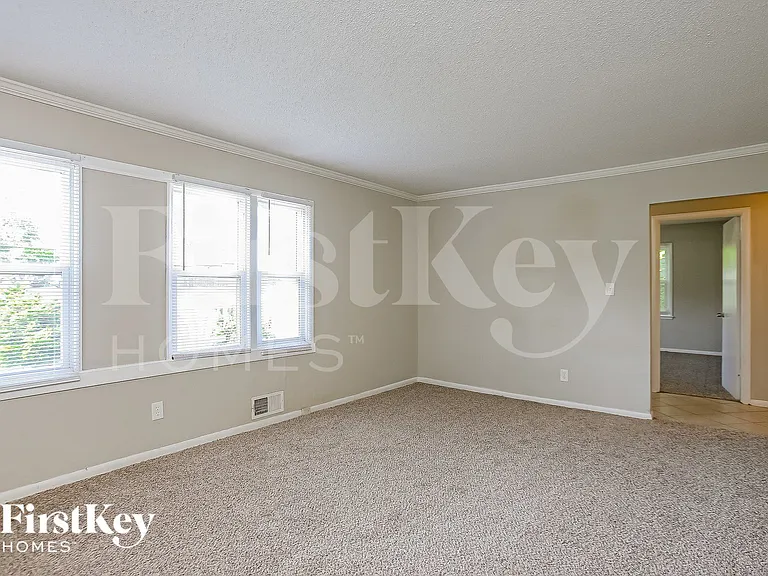 7211 E 87th St — Photo 3