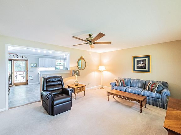 4th image of 151 Summit Dr