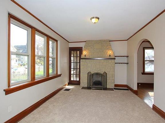 3rd image of 823 Pedretti Ave