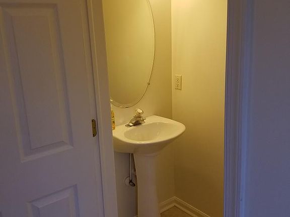 4th image of 753 Marian Dr #1