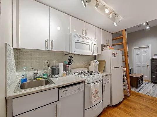 Rented by REAL New York | media 10