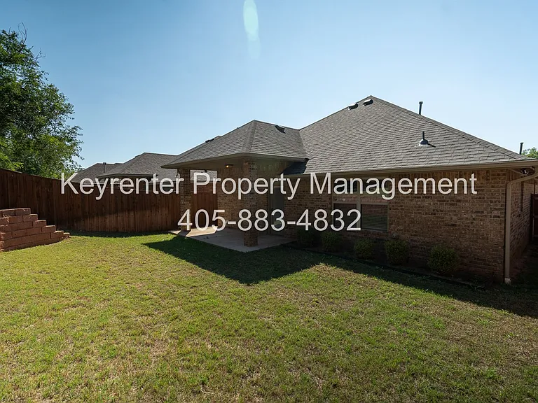 1301 Cedar Creek Dr — Photo 17