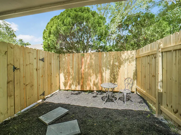 18147 Dinner Creek Dr — Photo 5