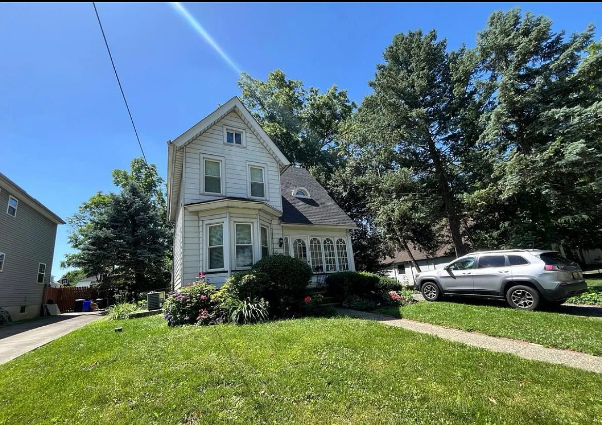 2 bed, 1100 sqft, $2,400 — Photo 2