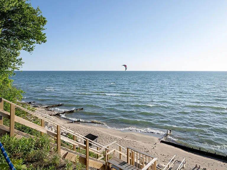 2537 Lakefront Dr — Photo 3