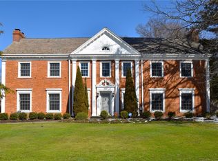 19101 Shelburne Rd, Shaker Heights, OH 44118