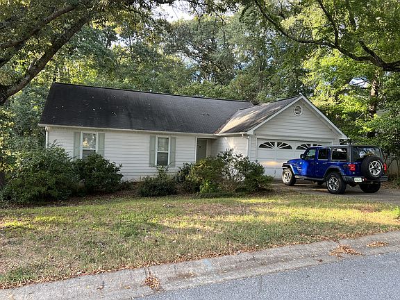 3rd image of 124 Winthrop Way