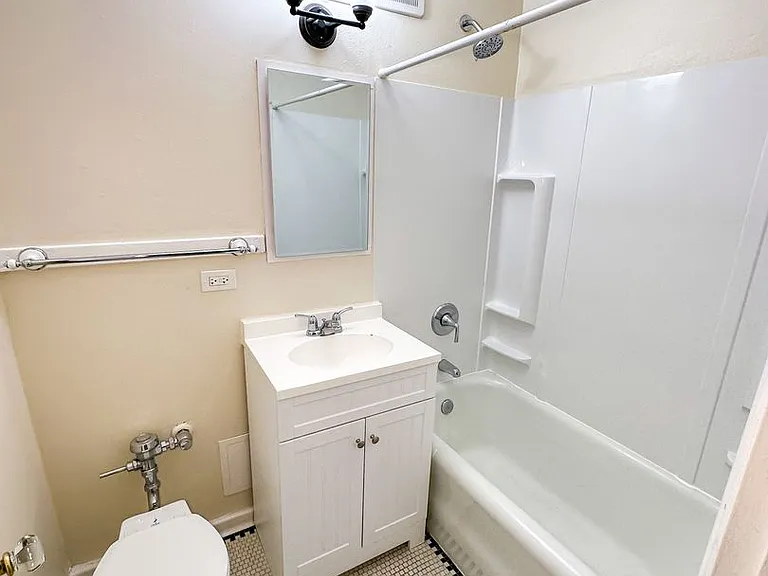 Embassy Apartments — Photo 14