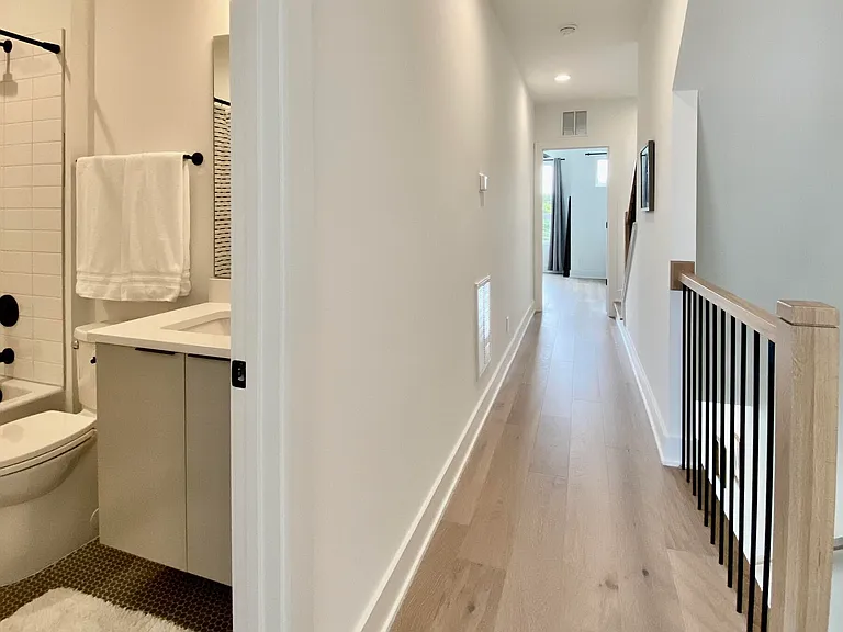 629 Queen St — Photo 35