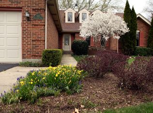 522 Whispering Pines Rd, Lindenhurst, IL 60046