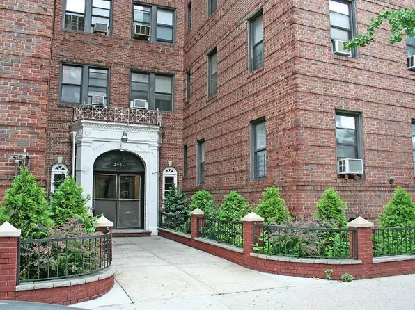 2901 Avenue I image 1 of 12