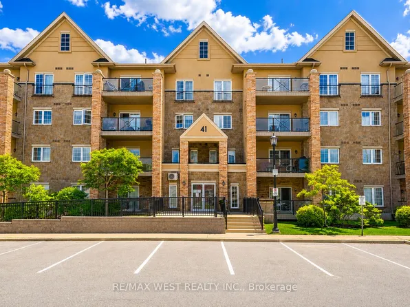 41 Ferndale Dr S #110, Barrie, ON L4N 5T6