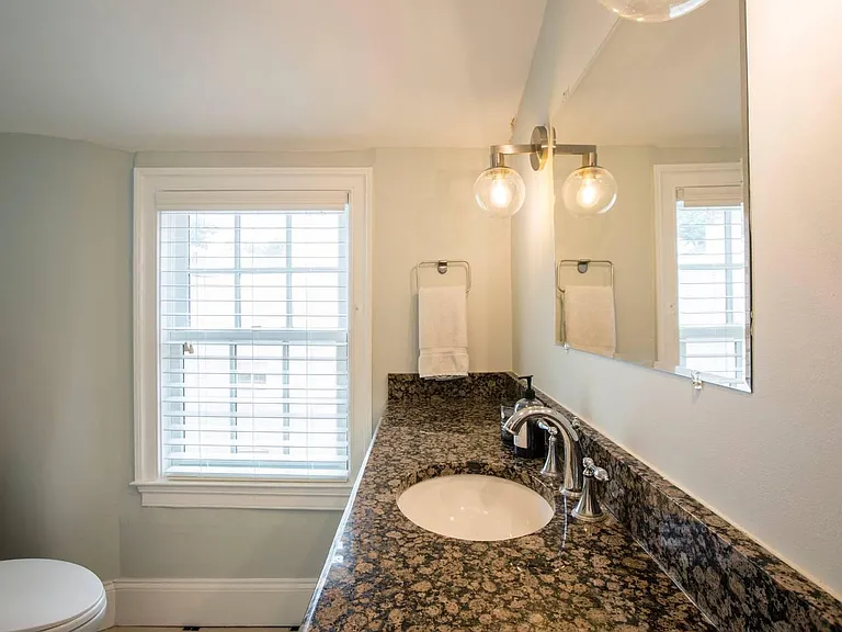 1220 Bank St NW — Photo 15