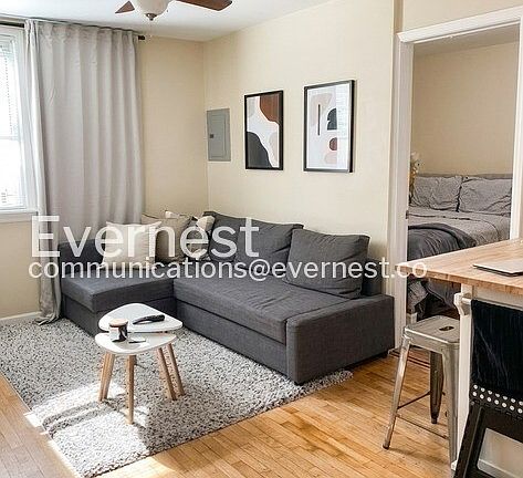 3rd image of 3240 N Clark St APT 3M