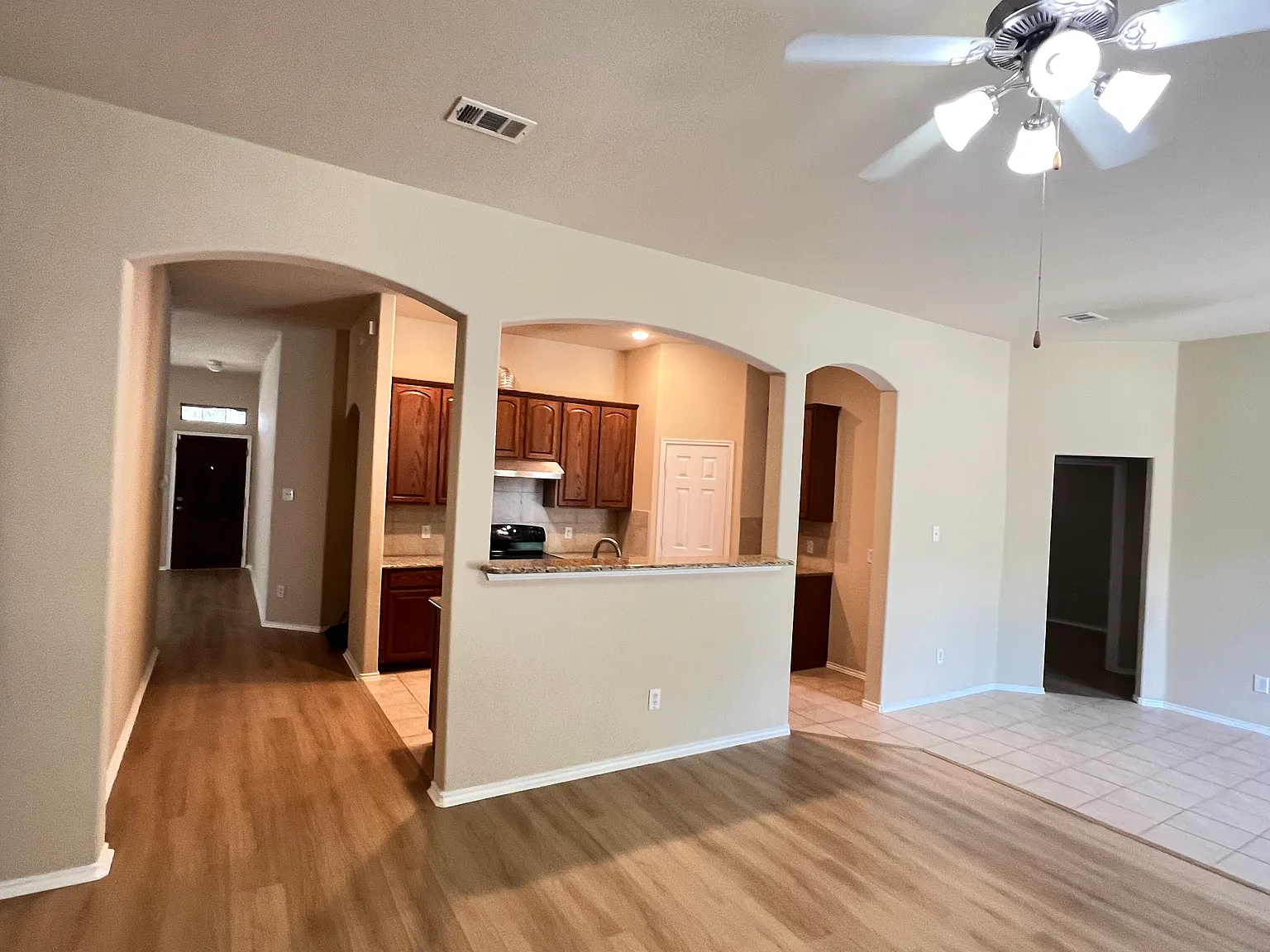 4 bed, 2045 sqft, $2,100 — Photo 4