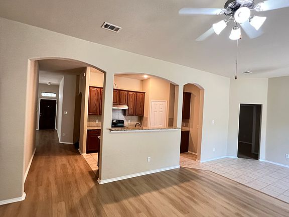 4th image of 1111 Oakbrook St