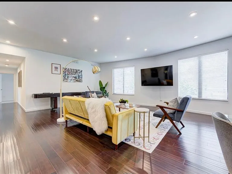 627 Couch Dr N #N-11 — Photo 3
