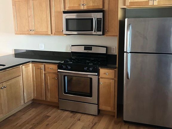 3rd image of 3 Amys Ln #3