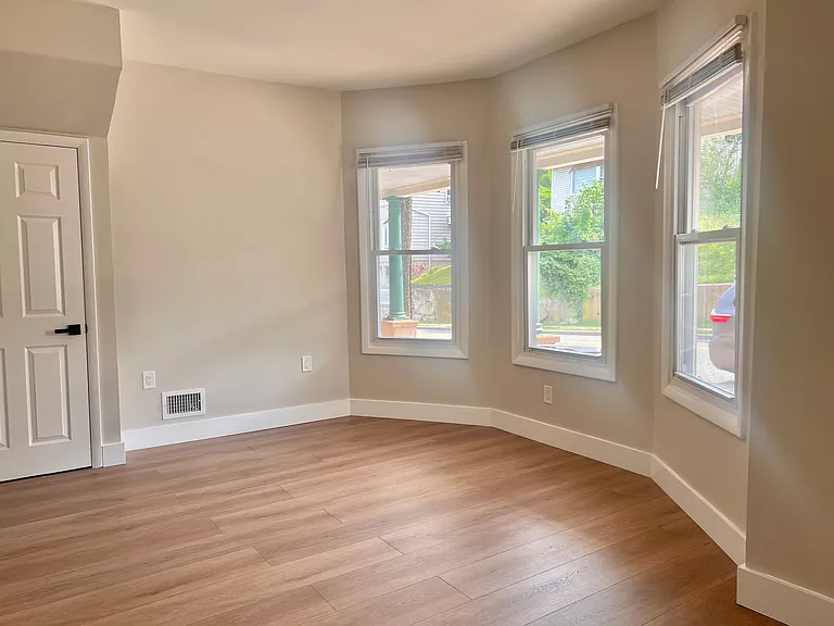 752 Belmont Ave #7 — Photo 2
