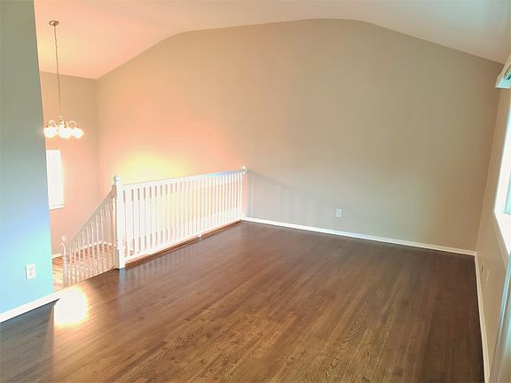 4th image of 55 Foxwood Dr
