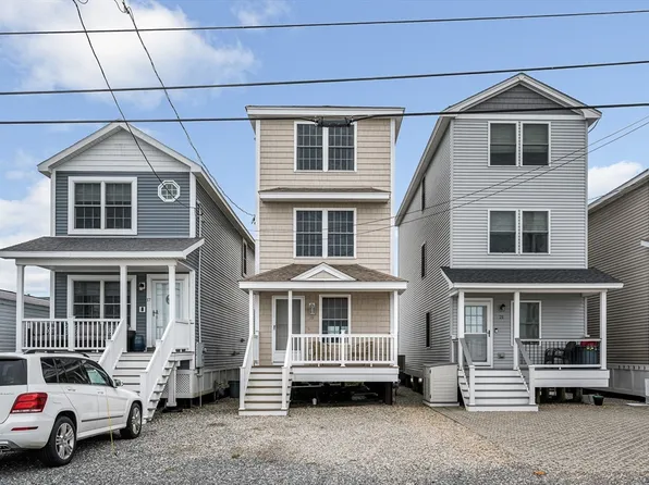 19 Liberty St, Salisbury, MA 01952