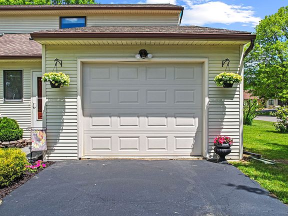 2nd image of 265 Vivian Ln
