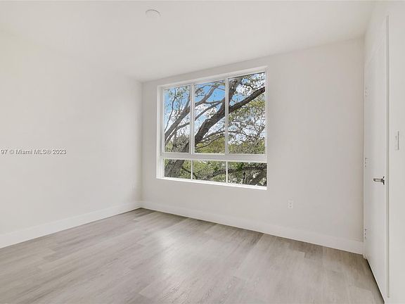 3rd image of 2535 NE 193rd St #3210