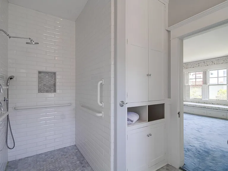 1005 Adella Ave — Photo 14