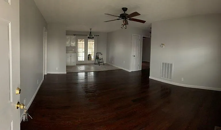 309 Cedarview Dr — Photo 5