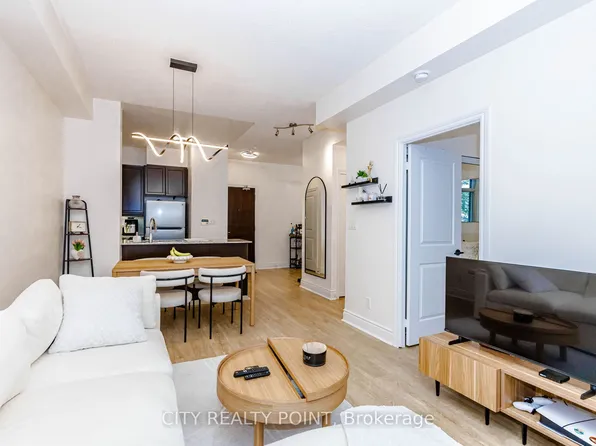 25 Earlington Ave, Toronto, ON