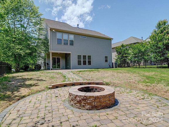 4th image of 15202 Colonial Park Dr Unit 375
