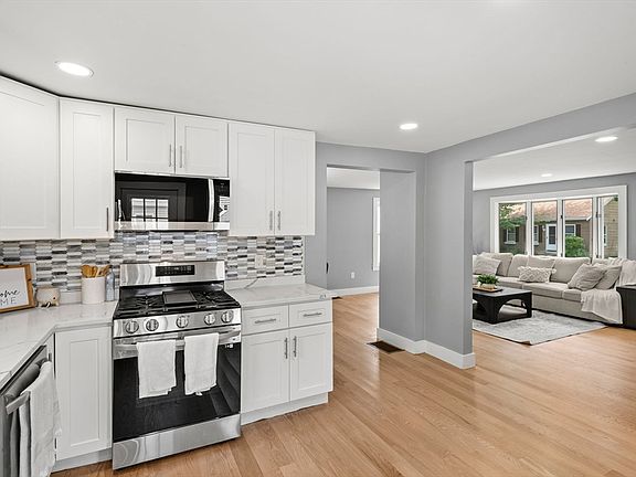 5th image of 17 Maple St