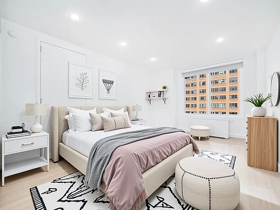 4th image of 70 W 37th St APT 2311
