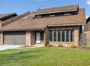 11 Lucas Dr, Palos Hills, IL 60465