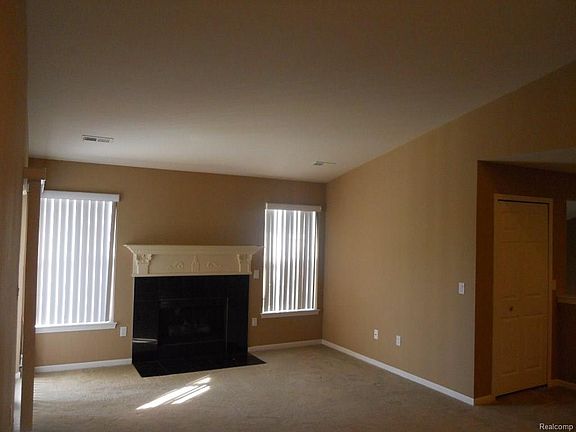 4th image of 15407 Cornell Dr