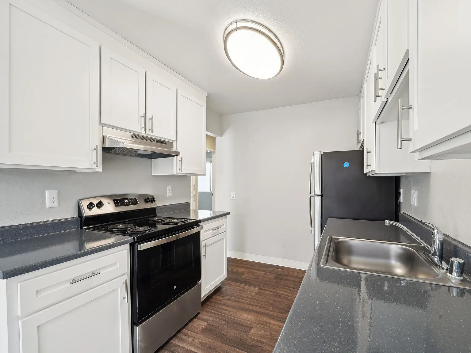 Kentwood Apartments — Photo 2