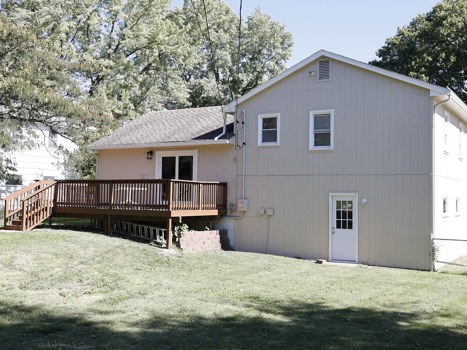 3 bed, 1.5 bath, 990 sqft, $2,350 — Photo 2
