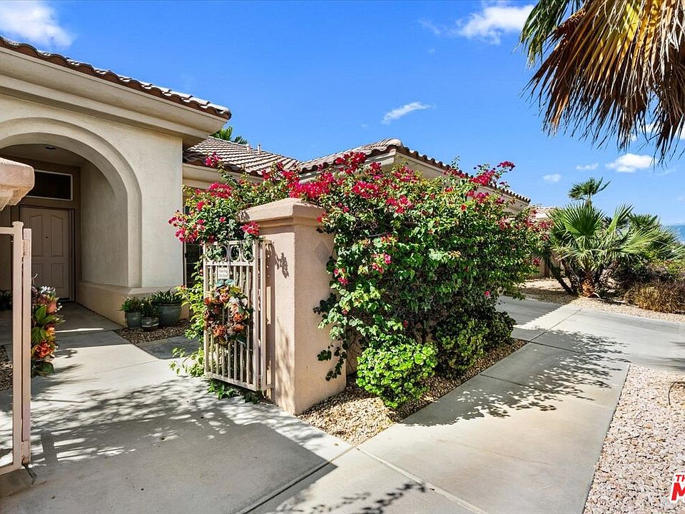 1st image of 78649 Waterfall Dr
