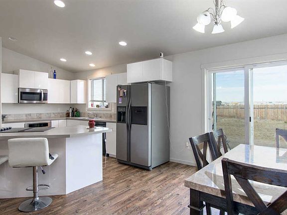 2nd image of 3621 Estrella Dr